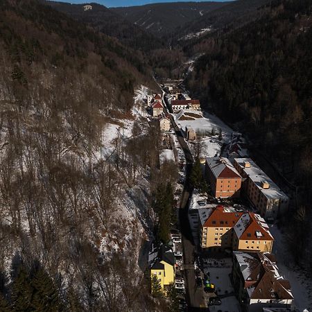 Hotel Vera Jachymov Bagian luar foto