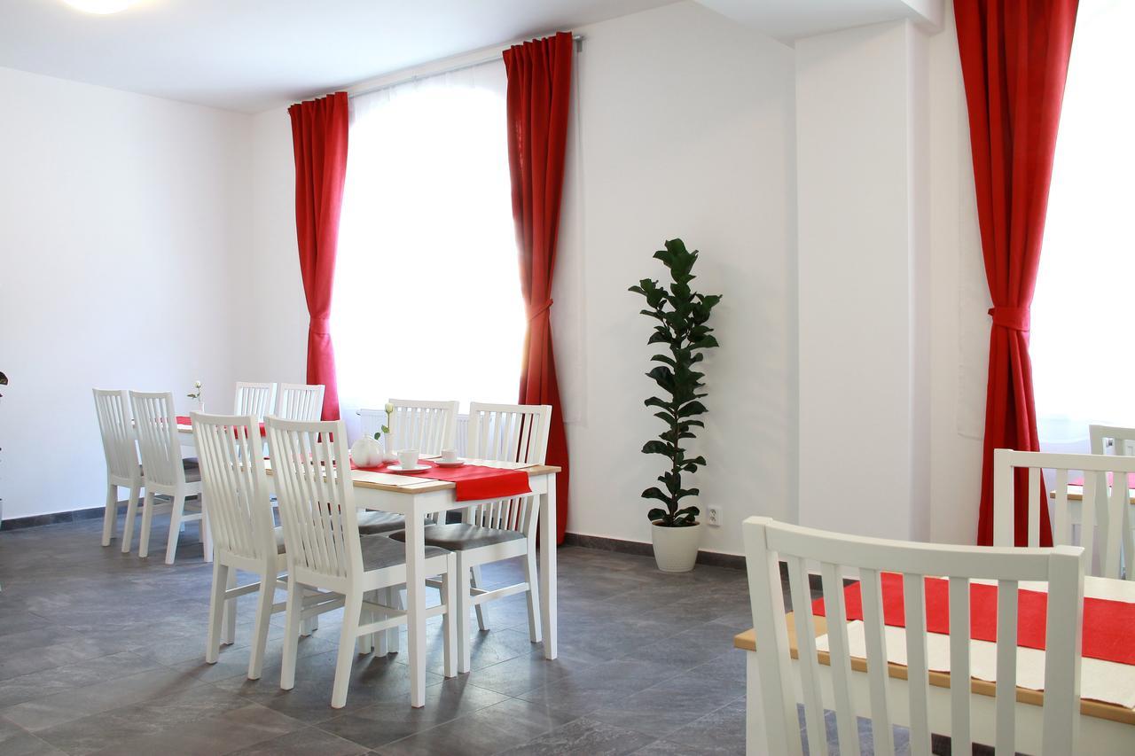 Hotel Vera Jachymov Bagian luar foto